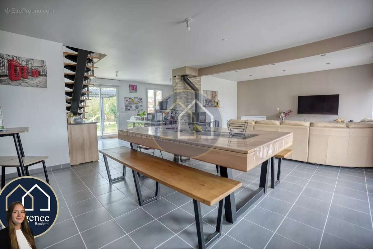 Maison à TREMBLAY-LES-VILLAGES