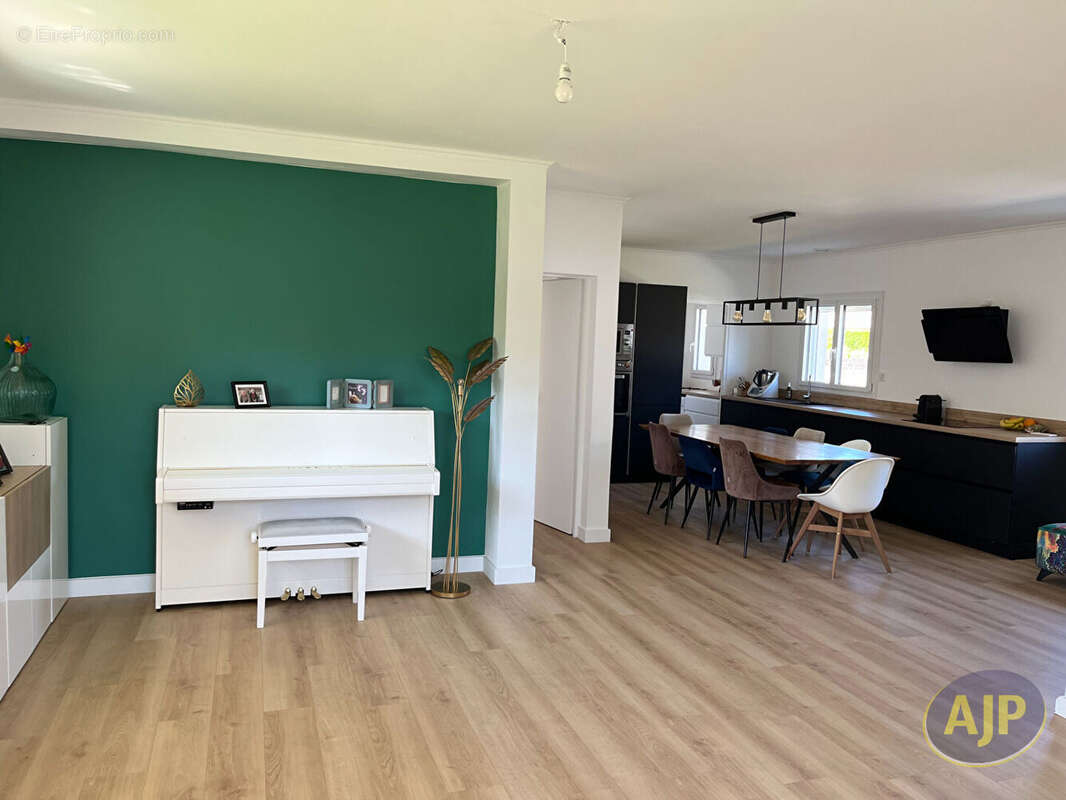 Maison à SAINT-MEDARD-EN-JALLES