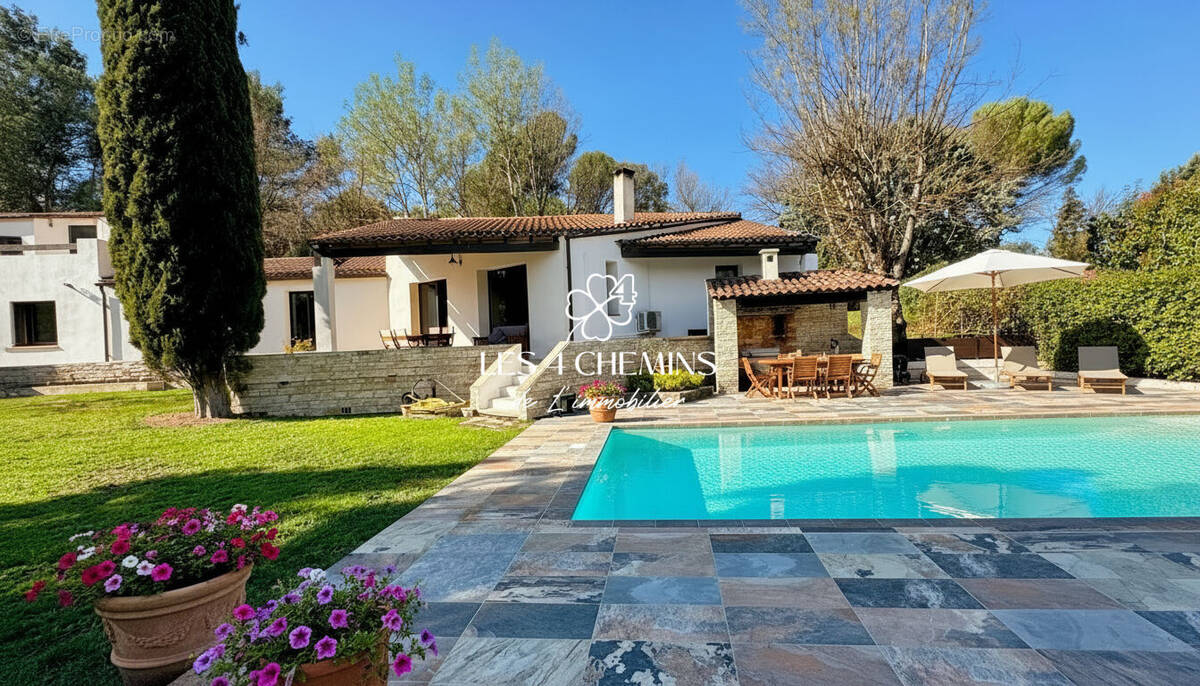 Maison à CHATEAUNEUF-LE-ROUGE
