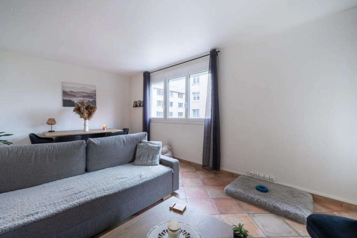 Appartement à MAURECOURT