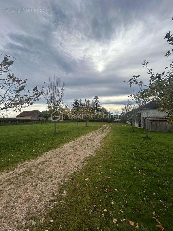 Terrain à SAINT-LEGER-VAUBAN