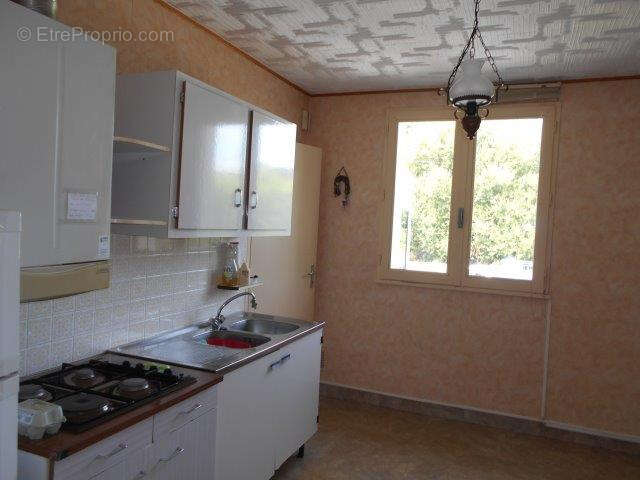 Maison familiale de plain-pied, de 86 m2 habitables, 3 chambres sur terrain de 1077 m2 - photo 4
