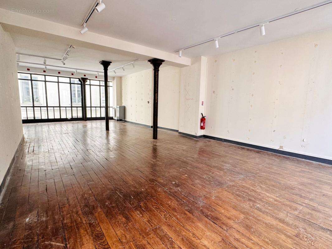 Commerce à PARIS-1E