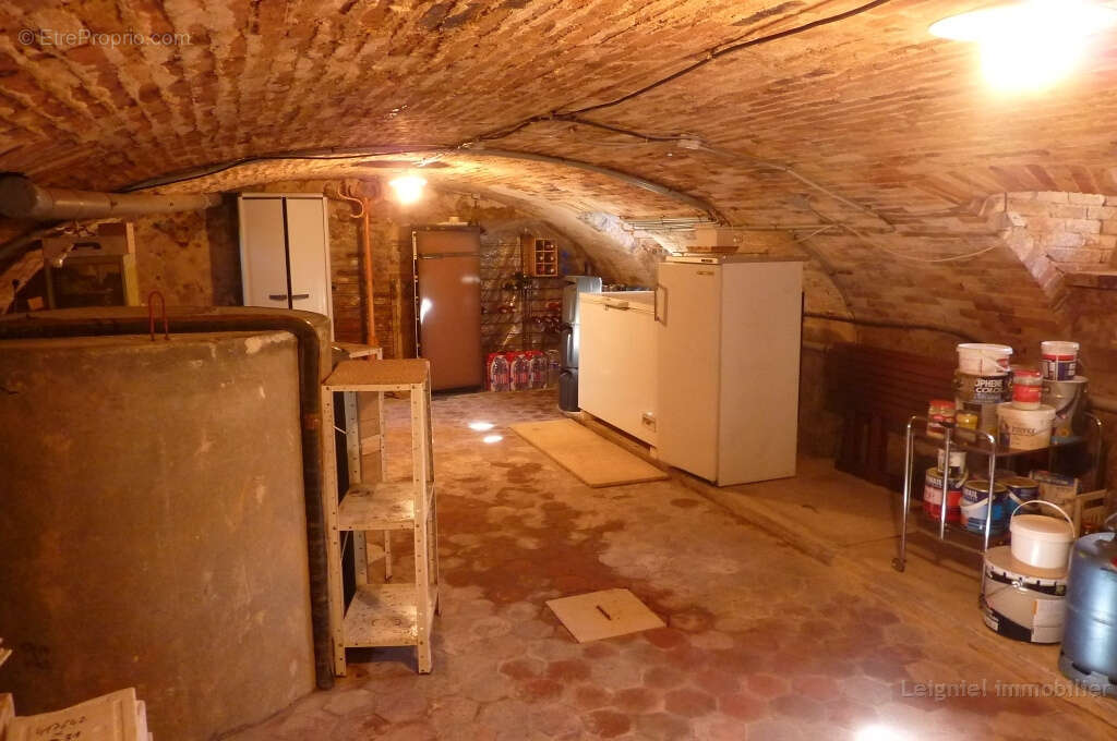 Maison à VILLENEUVE-SUR-YONNE