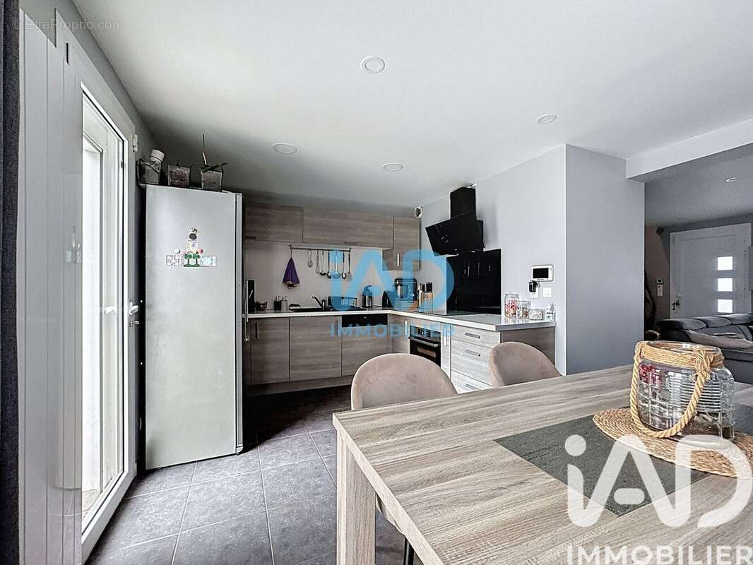 Maison 82 m² à Saint-Pierre-Du-Perray  - photo 2