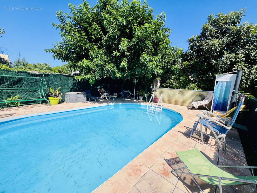 Vente villa 5 pièces de 140m2 avec piscine, garage et terrain de 1 000m2 - photo 3