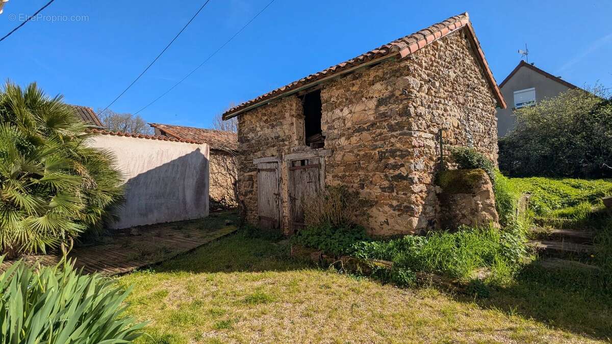 Maison à MONTMORILLON