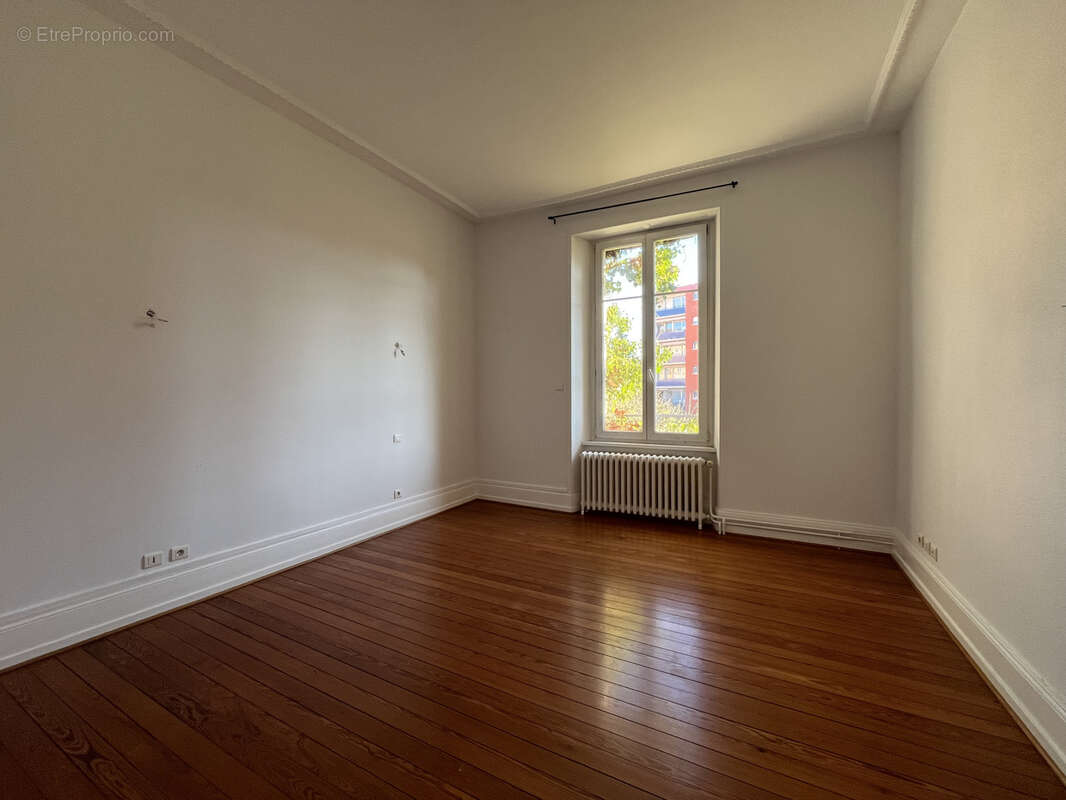Appartement HAUSSMANNIEN de type T6 avec garage - photo 3