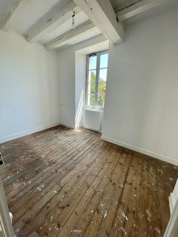 Maison à PORT-D&#039;ENVAUX