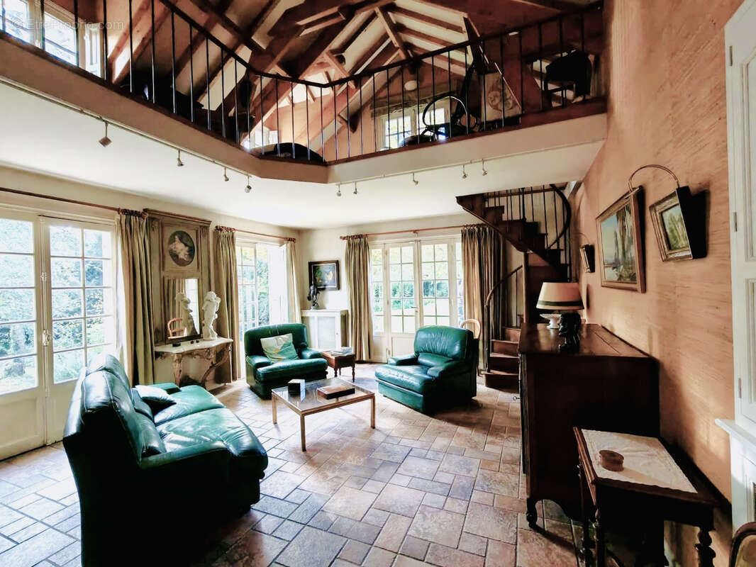 Maison à DAMPIERRE-EN-YVELINES