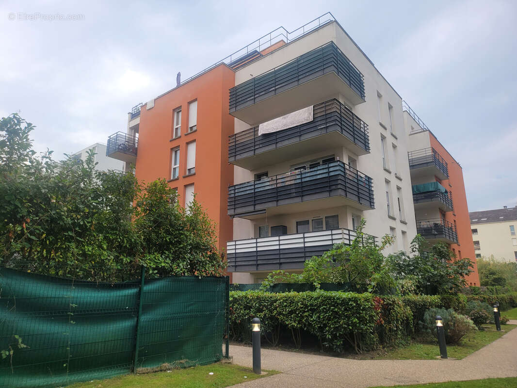 À vendre   Très bel appartement de standing 2 pièces avec balcon et parking privatif - photo 2