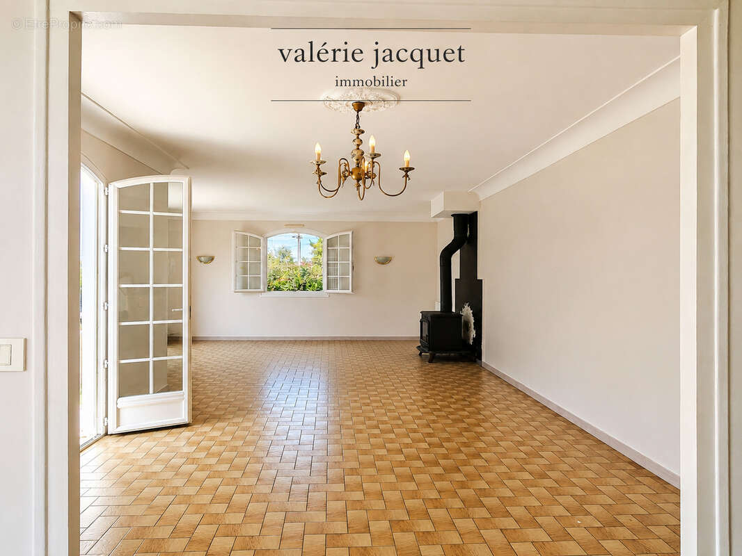 Maison familiale de 4 chambres avec vie de plain-pied   3 150 m2 de terrain   À 5 minutes à pied du centre-vil - photo 6