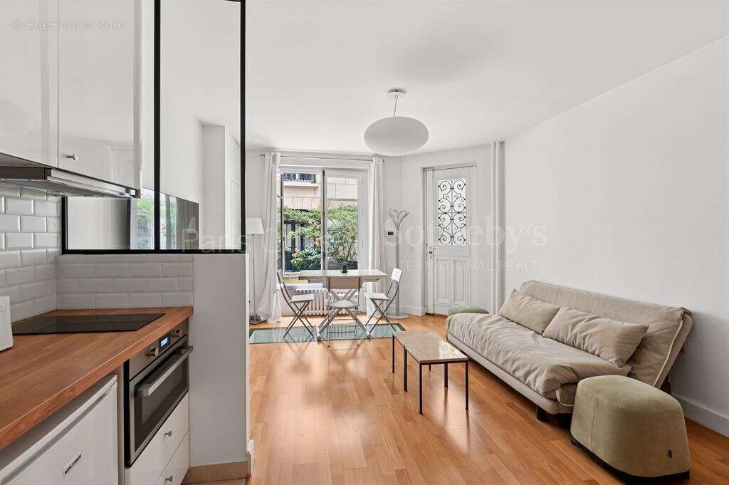 Appartement à PARIS-16E