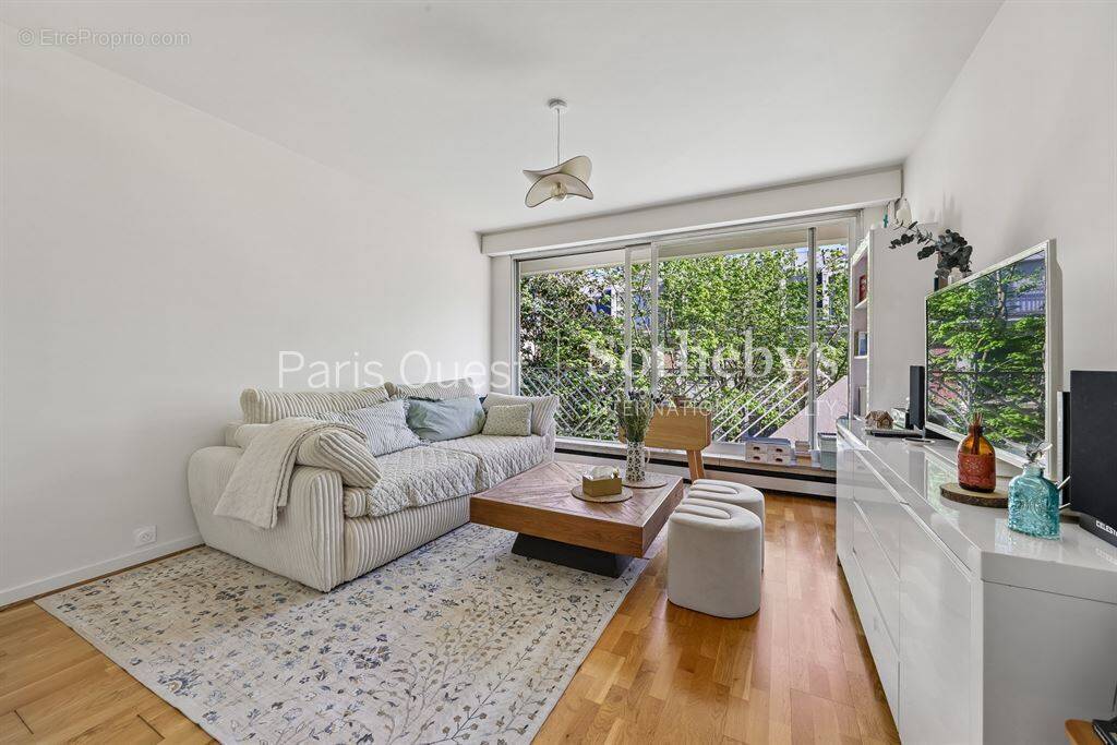 Appartement à NEUILLY-SUR-SEINE