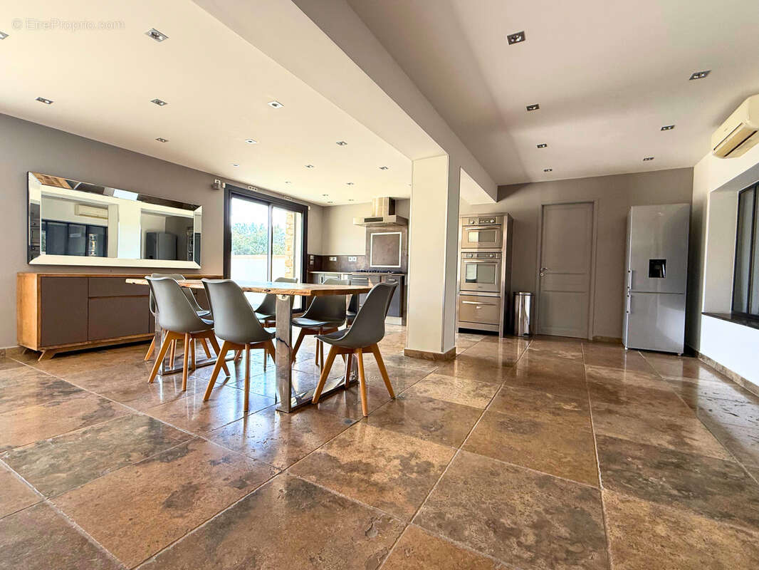 Maison à FORCALQUIER