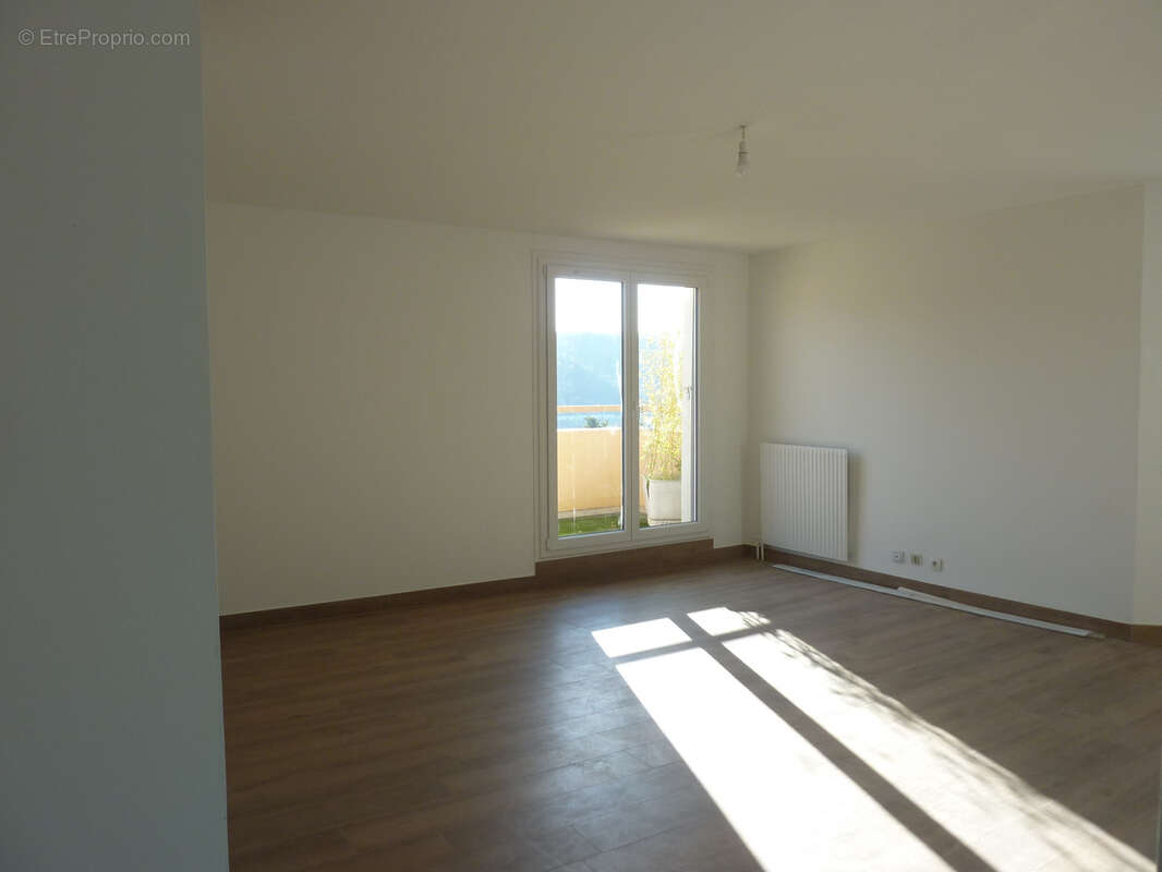 Appartement à CARROS