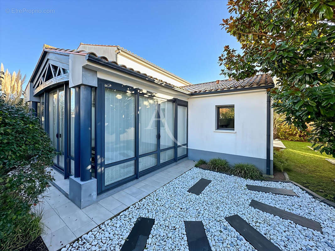 Maison contemporaine - au calme d'une impasse en centre-ville - photo 2