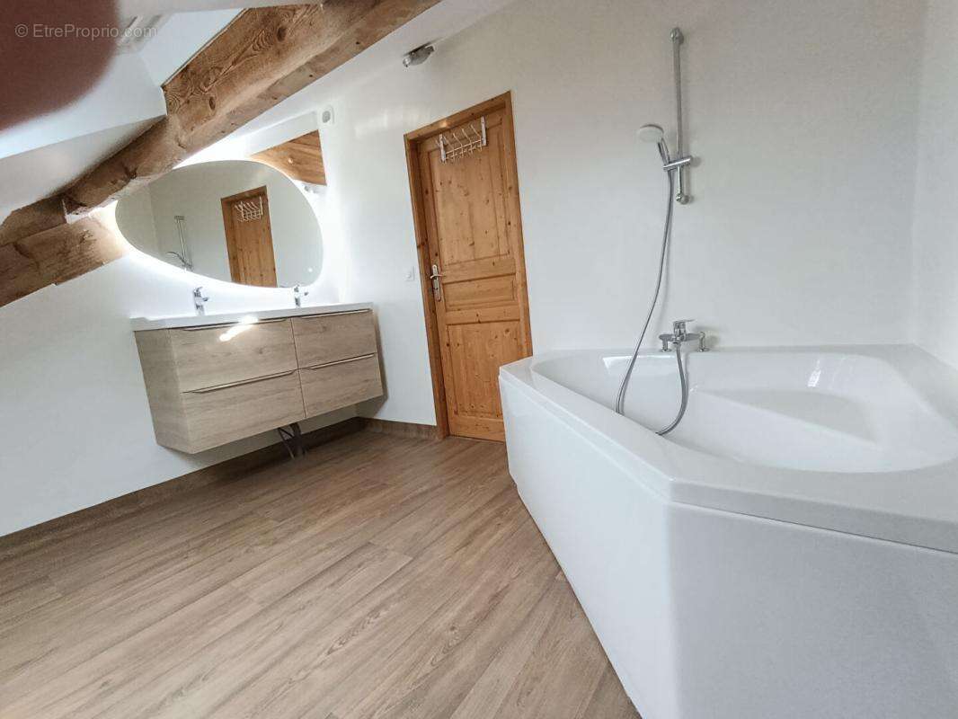 Maison à VARENNES-JARCY