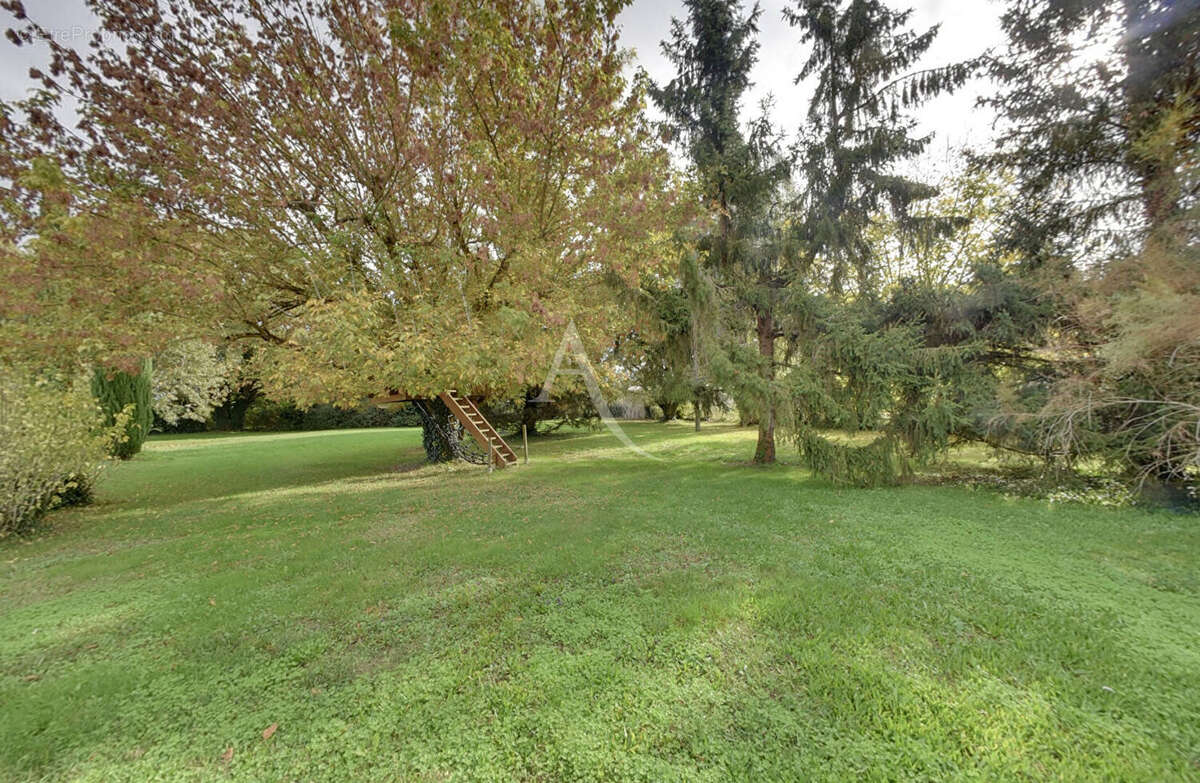 Terrain à MONTBETON