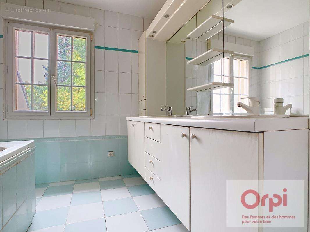 Maison à ISSY-LES-MOULINEAUX