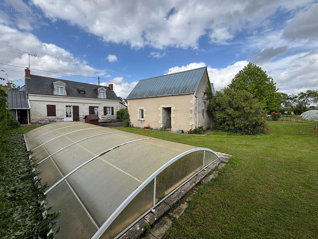 Maison avec dépendances et piscine à Mazé Milon - photo 10