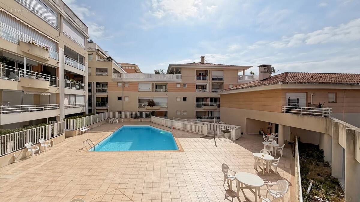Appartement à VALLAURIS