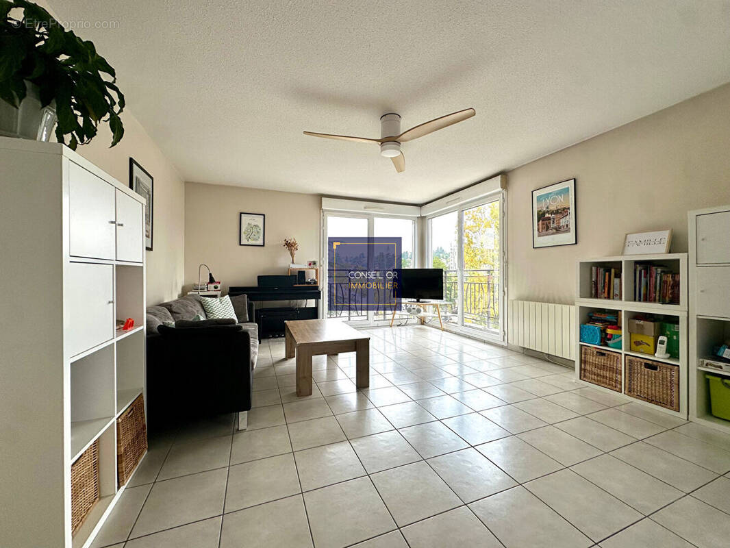 Appartement à SAINT-GENIS-LAVAL