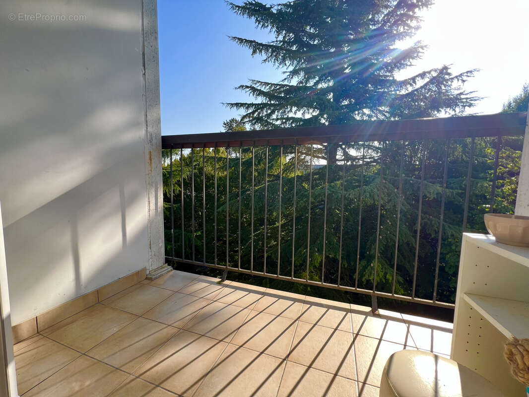 Appartement 88m2- dernier étage- balcon- cave - parking - photo 3