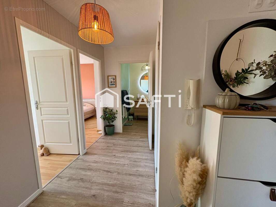 Photo 2 - Appartement à PAREMPUYRE