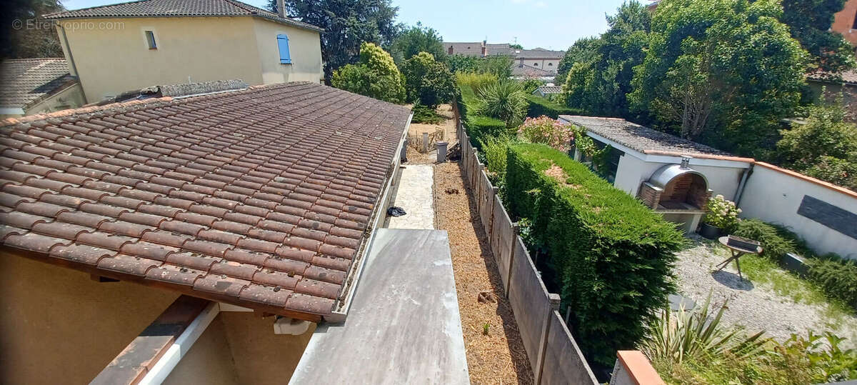 Blagnac  Murs locaux commerciaux et habitation 162 m2 sur terrain 378m² - photo 8