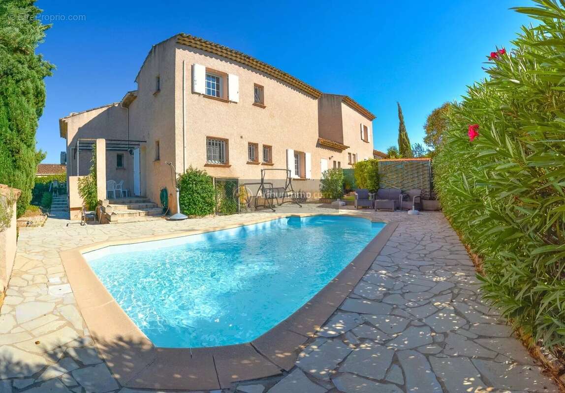 Maison à ROQUEBRUNE-SUR-ARGENS