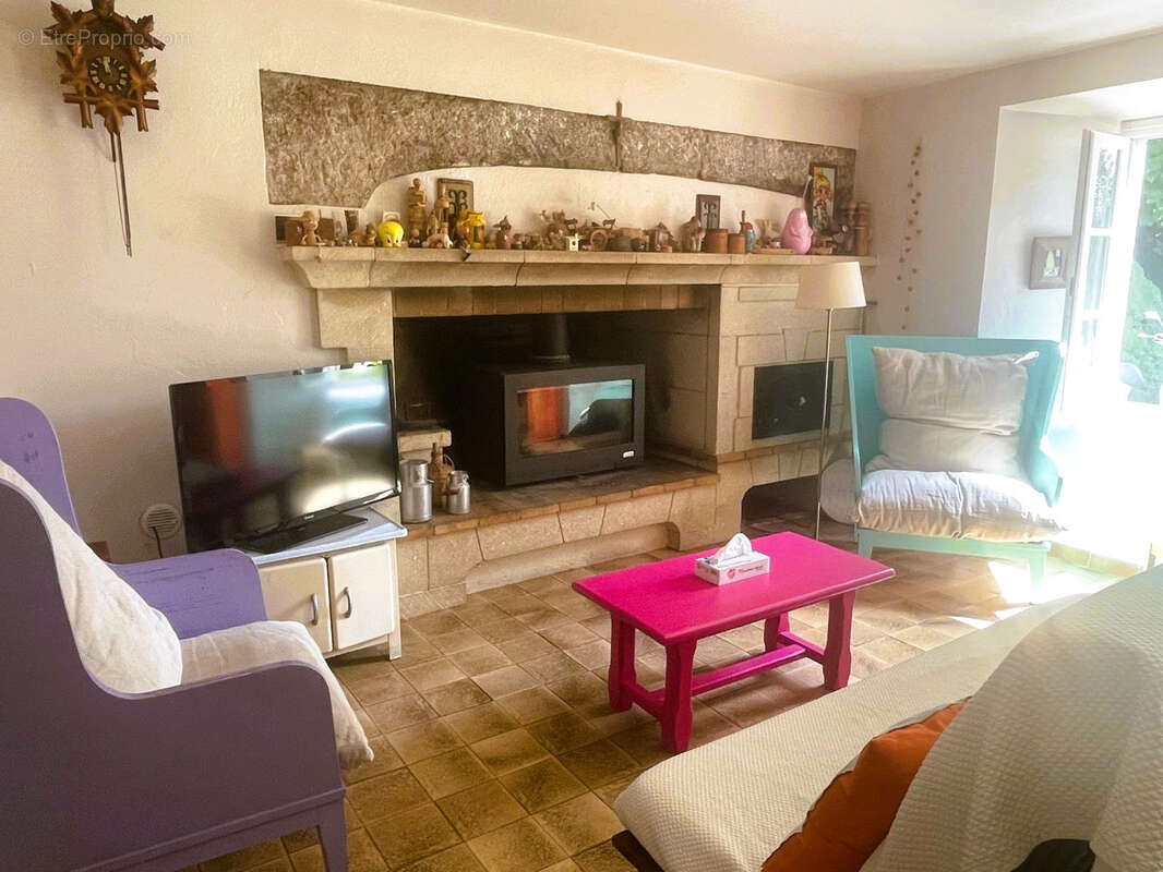 Propriete de caractere avec piscine et 2.5 hectares de terrain : - photo 6