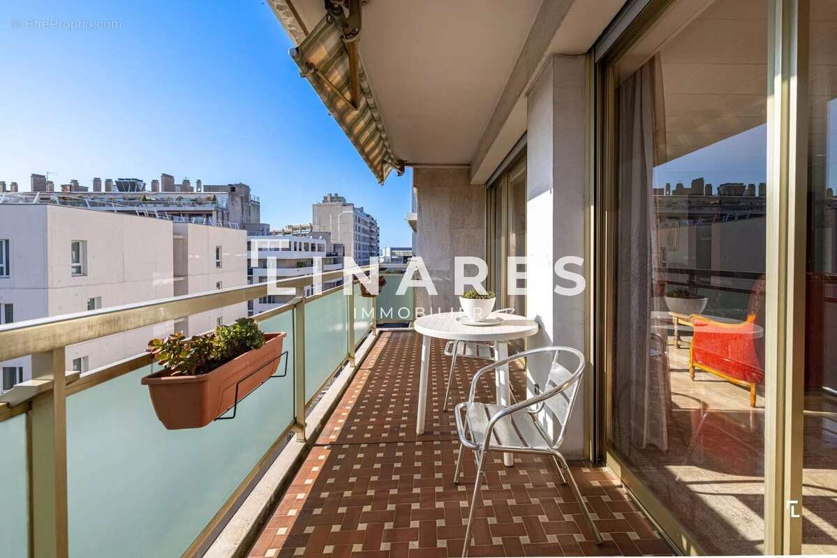Appartement à MARSEILLE-1E