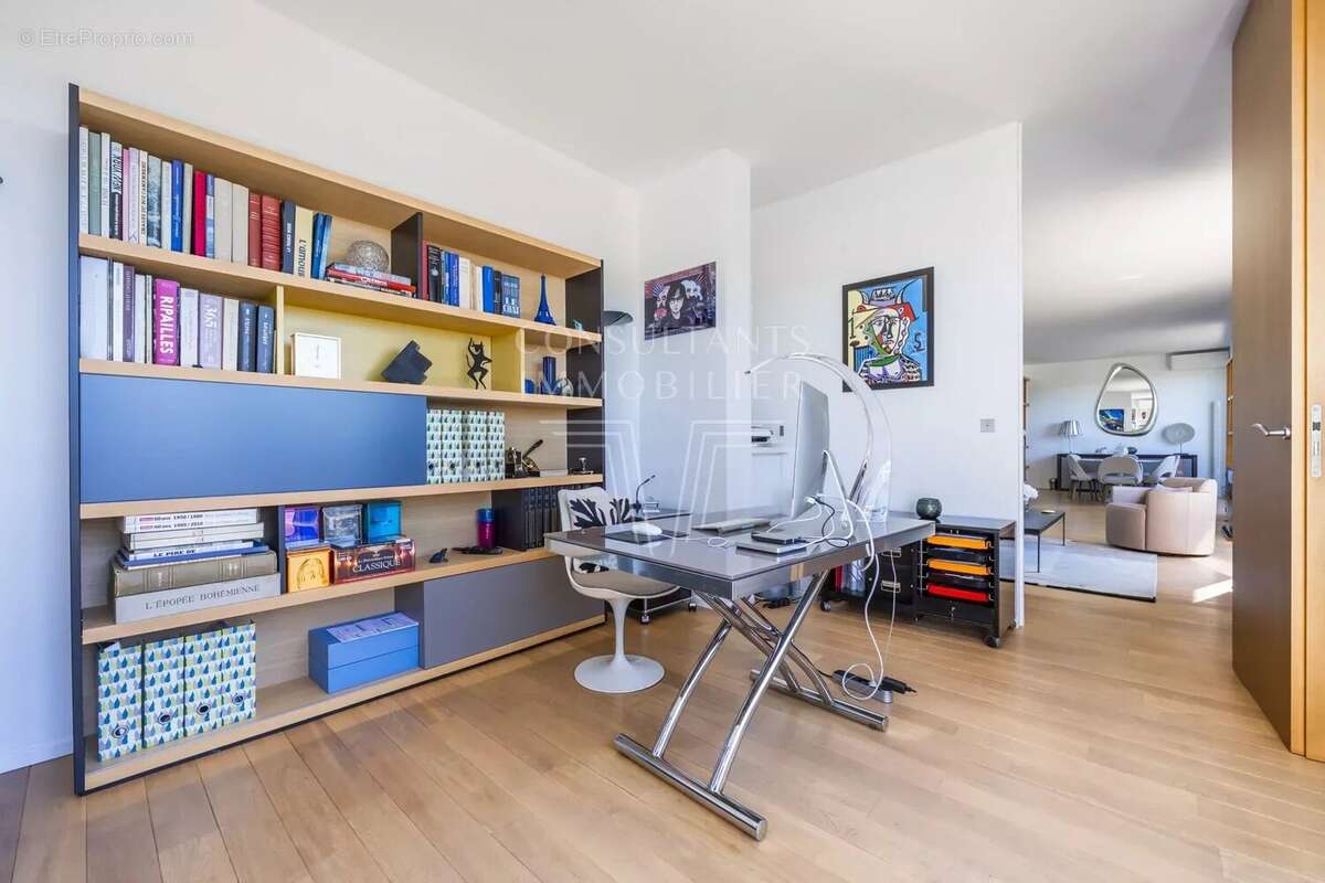 Appartement à PARIS-16E