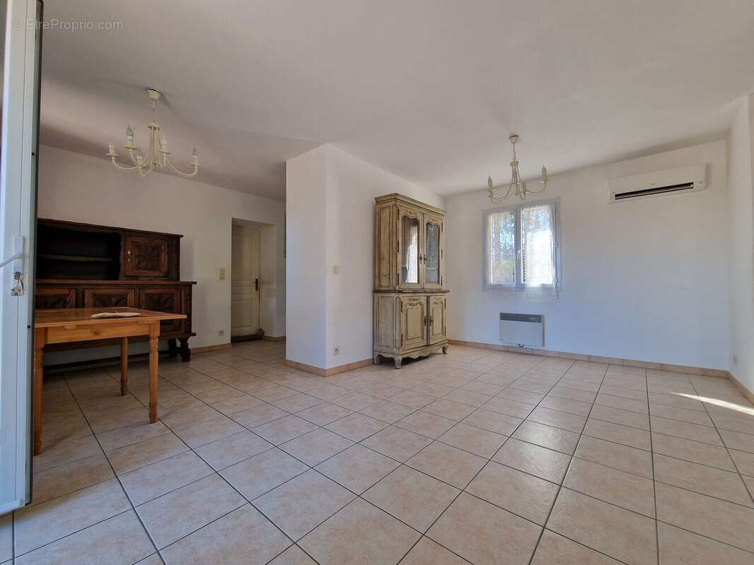 Appartement à SAINT-MARTIN-DE-LA-BRASQUE