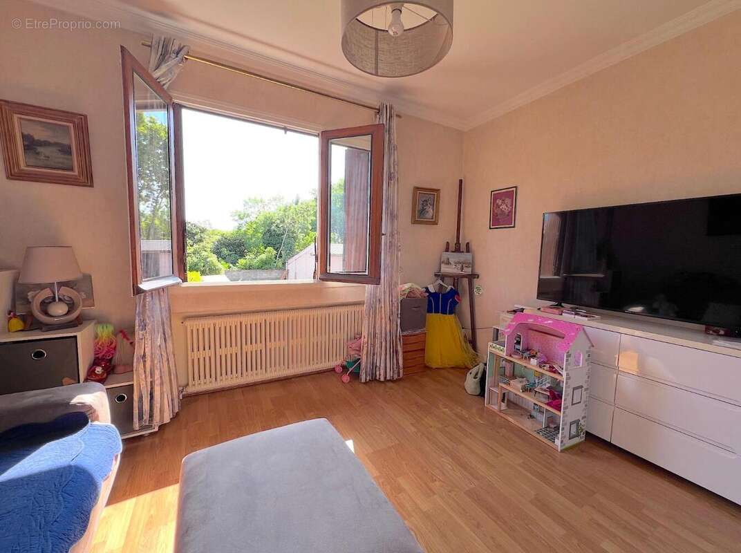   - Maison à VAULX-EN-VELIN