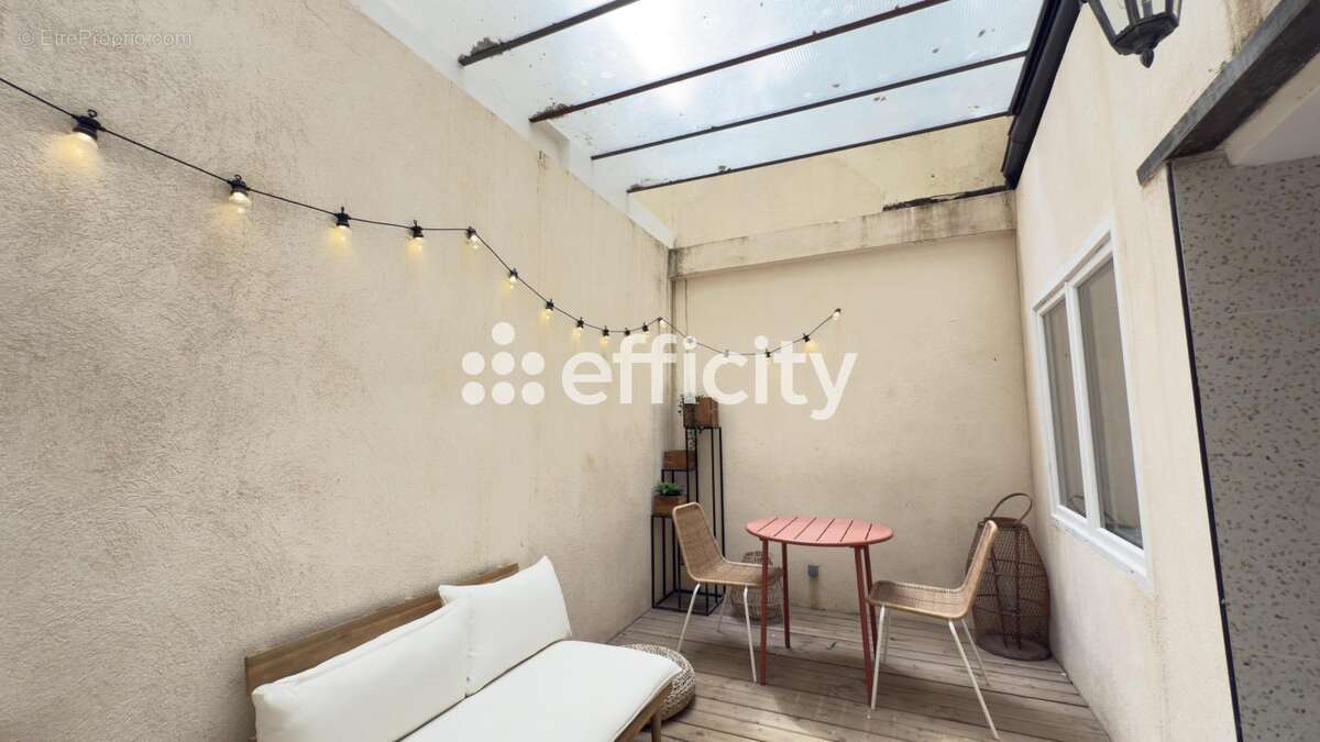 Appartement à MARSEILLE-1E