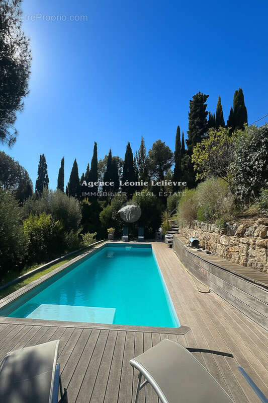 Maison à LES ISSAMBRES