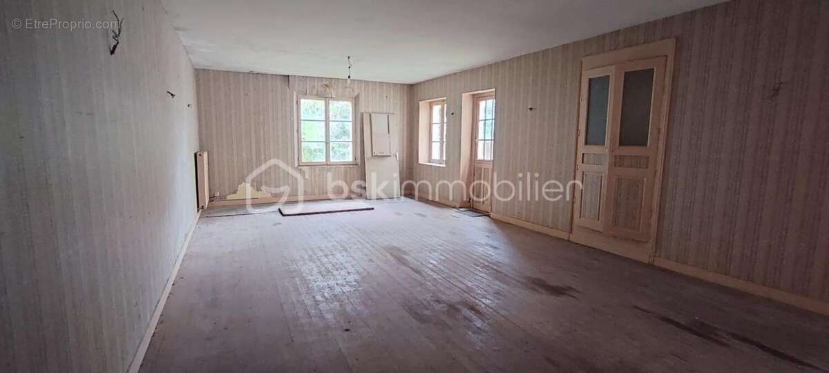 Maison de caractère à rénover - Ancien hôtel-restaurant - photo 3