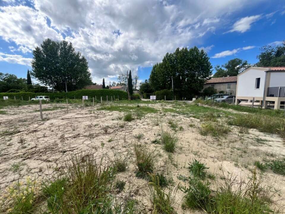 Terrain 450 m² à Saint-Etienne-Du-Gres  - photo 4