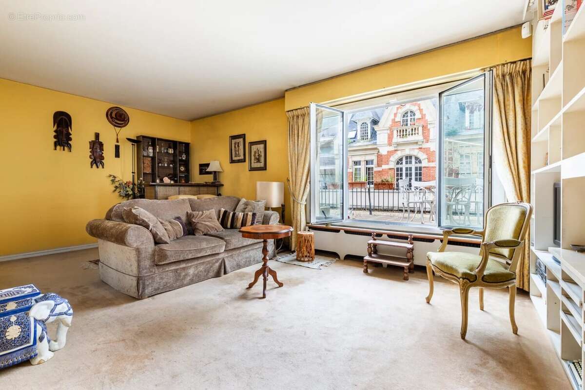 Appartement à PARIS-17E