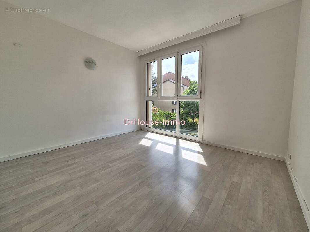 Appartement à LES MUREAUX