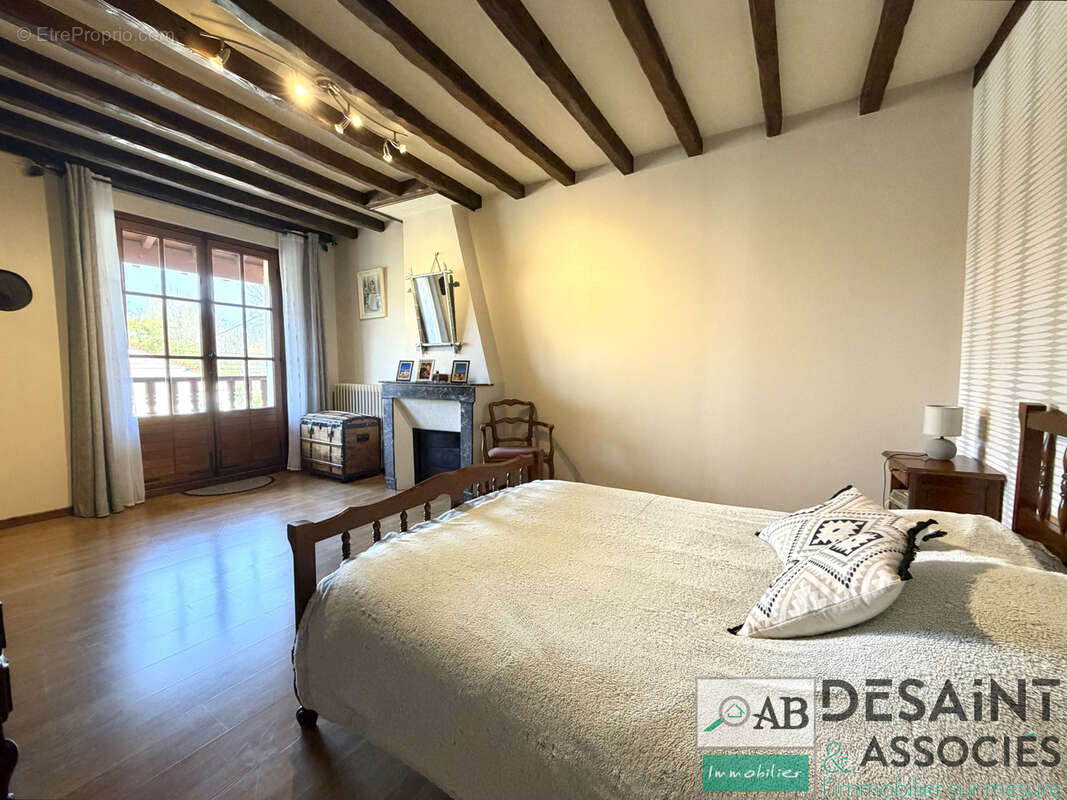 Maison à CONDE-SAINTE-LIBIAIRE
