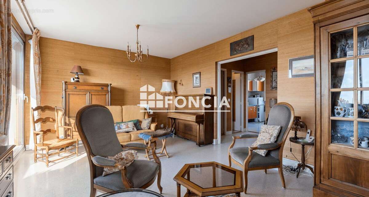 Appartement à MONT-SAINT-AIGNAN