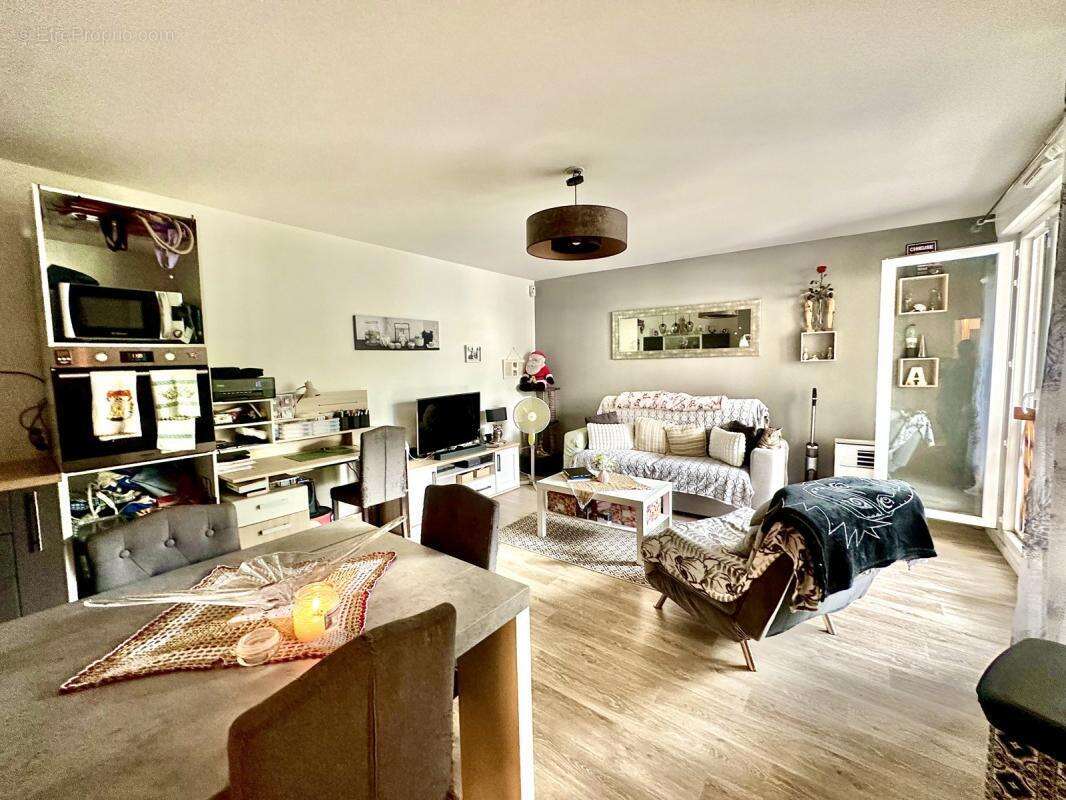 Appartement à VAUJOURS