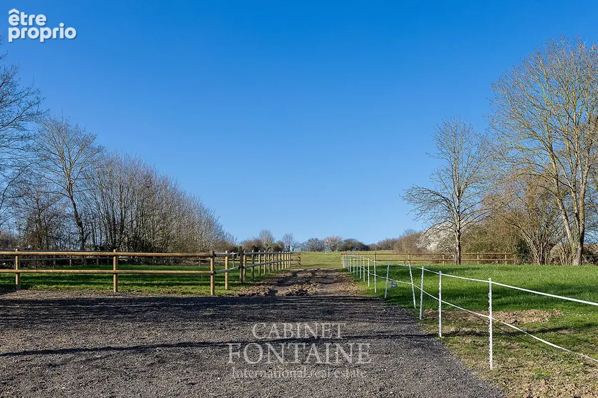 Propriété contemporaine + terrain de près d'1 hectare et installations équestres - photo 11