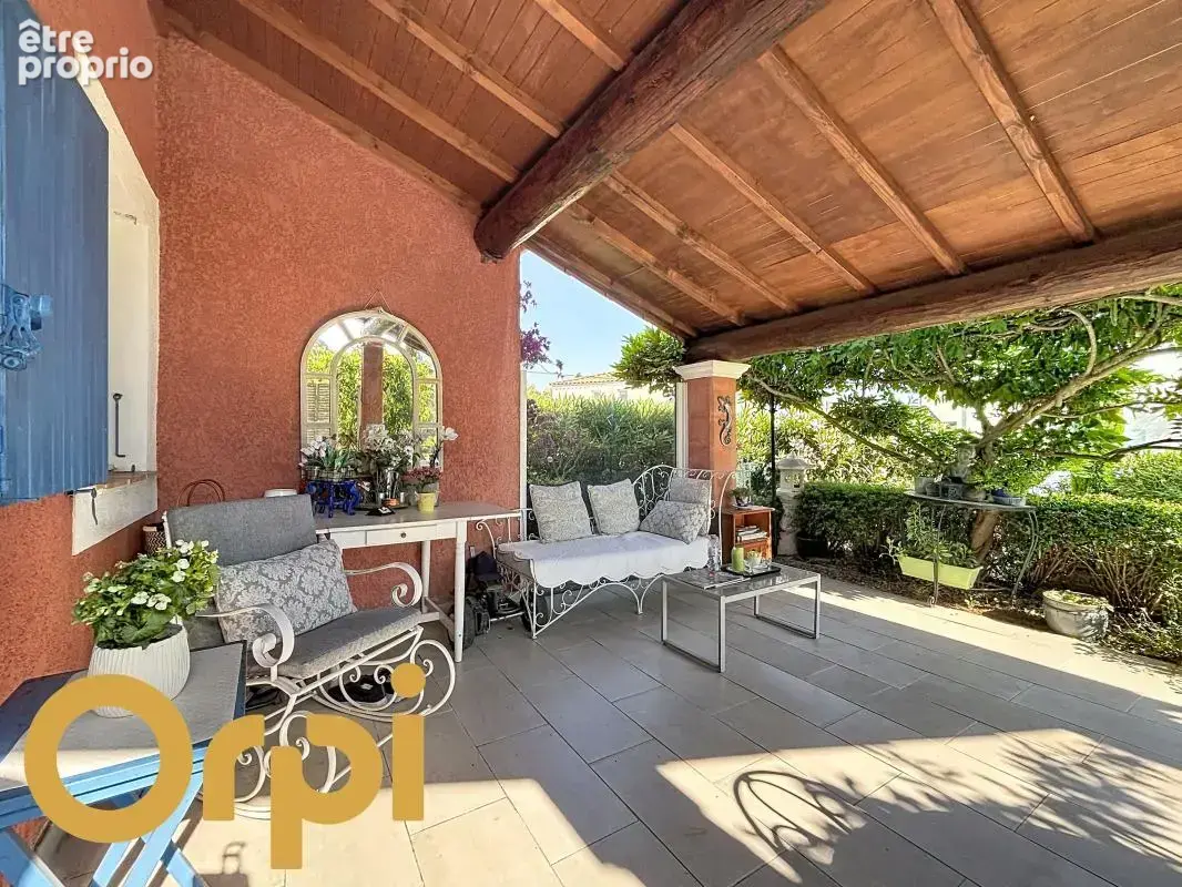 Maison lumineuse plein sud avec terrasse et jardin, dans résidence sécurisée avec piscine face au Golf de Roquebrune-sur-Argens - photo 4