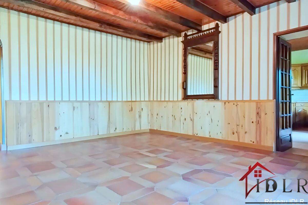 Maison sept pièces, 183 mètres carrés avec grange - photo 13