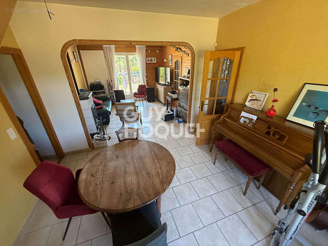 Maison familiale d'environ 155 M2 à proximité de Montigny Sur Loing avec 6 chambres sur une parcelle de 2165 m2. - photo 12
