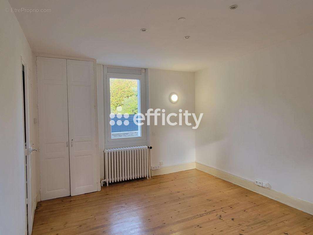 Maison à GUILHERAND-GRANGES